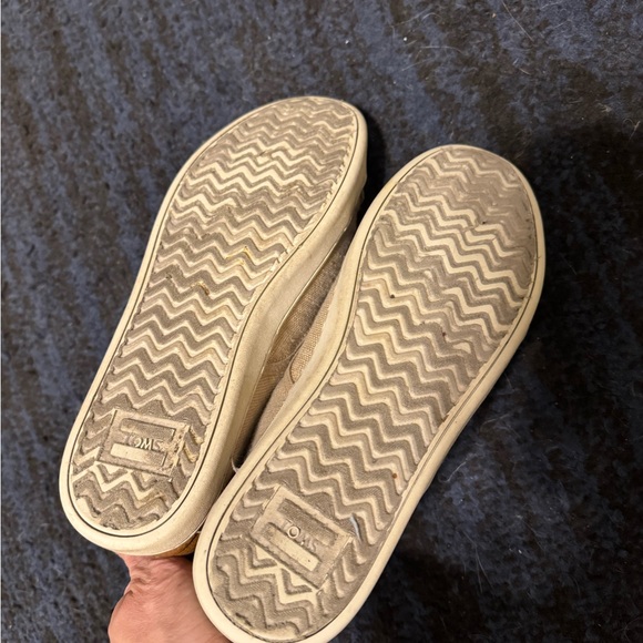 Toms Tan Sneakers Classic Low-Top Design - Picture 3 of 3